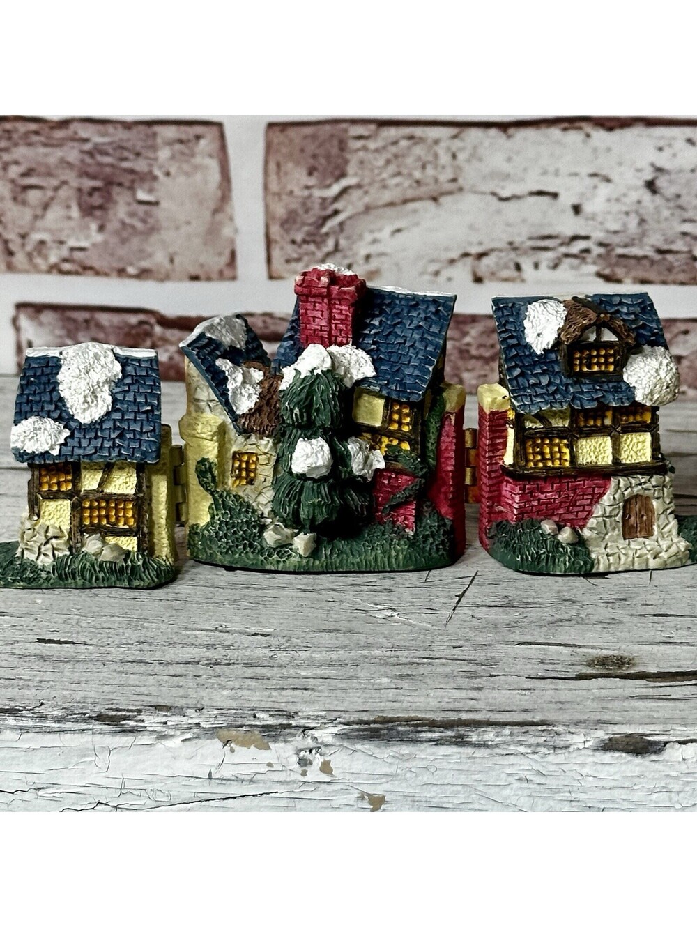 Vtg Tri-Fold Miniature Santa Christmas Doll House Winter Village Villas HOMCO